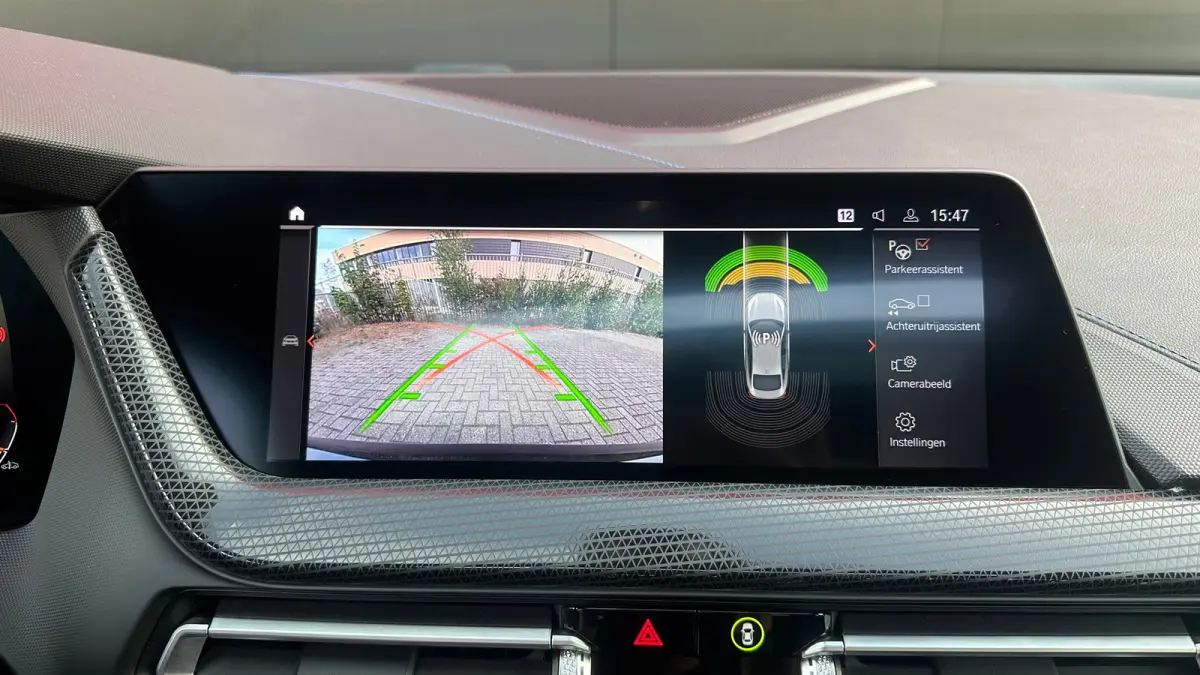 218i Business Edition | M-sport | Apple Carplay / Android Auto | Panoramadak | M-sportstoelen | Alcantara | 18'' L.M. | Draadloos telefoonlader | HiFi Geluid | | Achterbank in delen neerklap