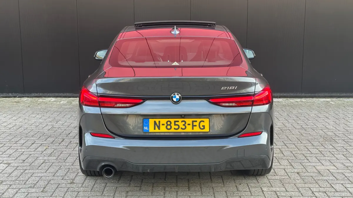 218i Business Edition | M-sport | Apple Carplay / Android Auto | Panoramadak | M-sportstoelen | Alcantara | 18'' L.M. | Draadloos telefoonlader | HiFi Geluid | | Achterbank in delen neerklap