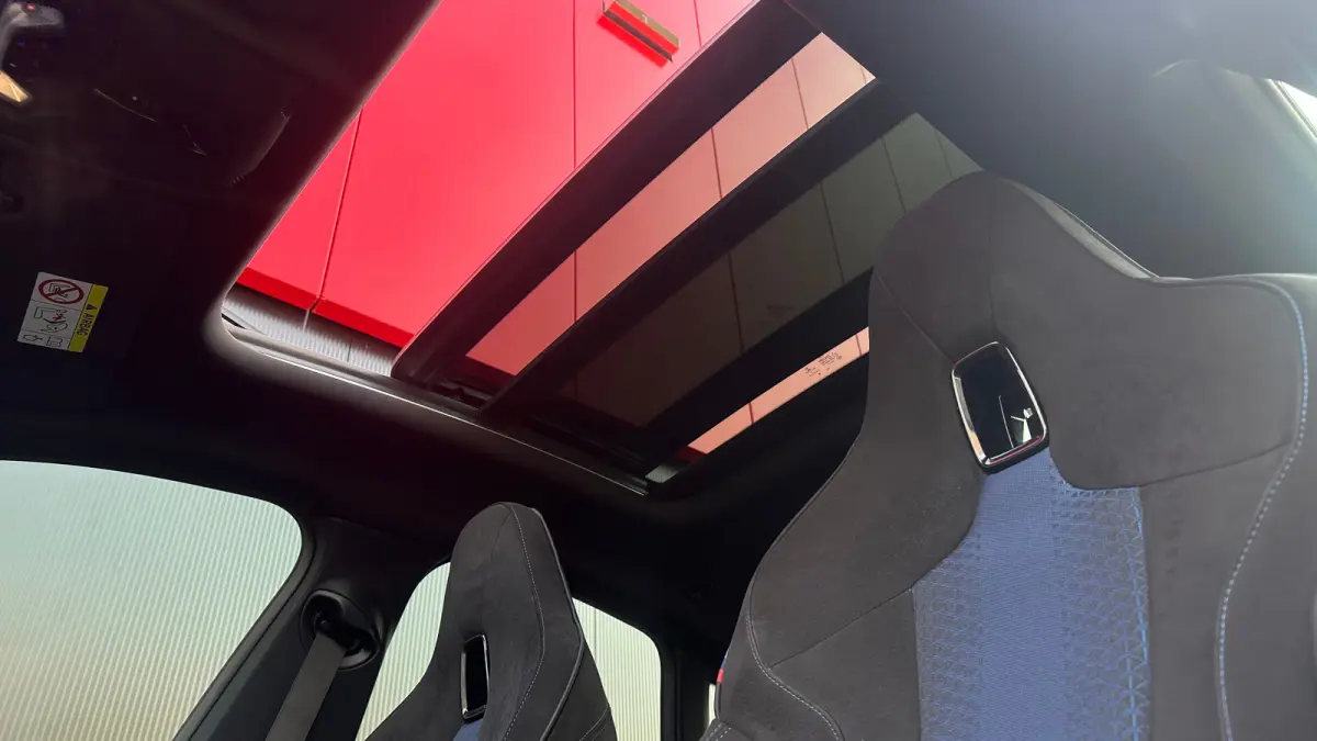 218i Business Edition | M-sport | Apple Carplay / Android Auto | Panoramadak | M-sportstoelen | Alcantara | 18'' L.M. | Draadloos telefoonlader | HiFi Geluid | | Achterbank in delen neerklap