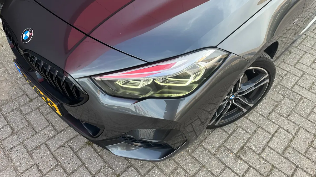 218i Business Edition | M-sport | Apple Carplay / Android Auto | Panoramadak | M-sportstoelen | Alcantara | 18'' L.M. | Draadloos telefoonlader | HiFi Geluid | | Achterbank in delen neerklap