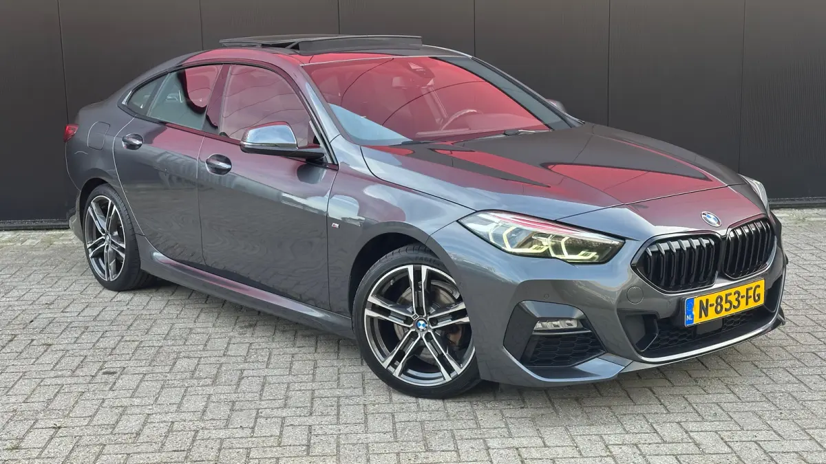 218i Business Edition | M-sport | Apple Carplay / Android Auto | Panoramadak | M-sportstoelen | Alcantara | 18'' L.M. | Draadloos telefoonlader | HiFi Geluid | | Achterbank in delen neerklap