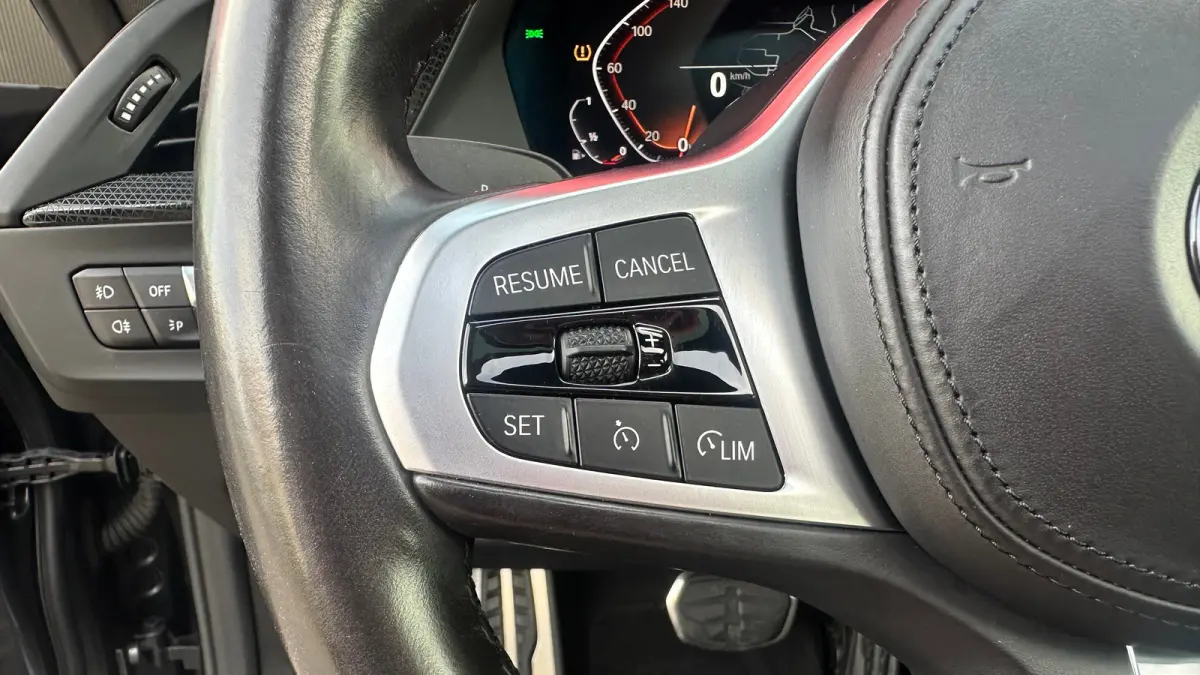 218i Business Edition | M-sport | Apple Carplay / Android Auto | Panoramadak | M-sportstoelen | Alcantara | 18'' L.M. | Draadloos telefoonlader | HiFi Geluid | | Achterbank in delen neerklap
