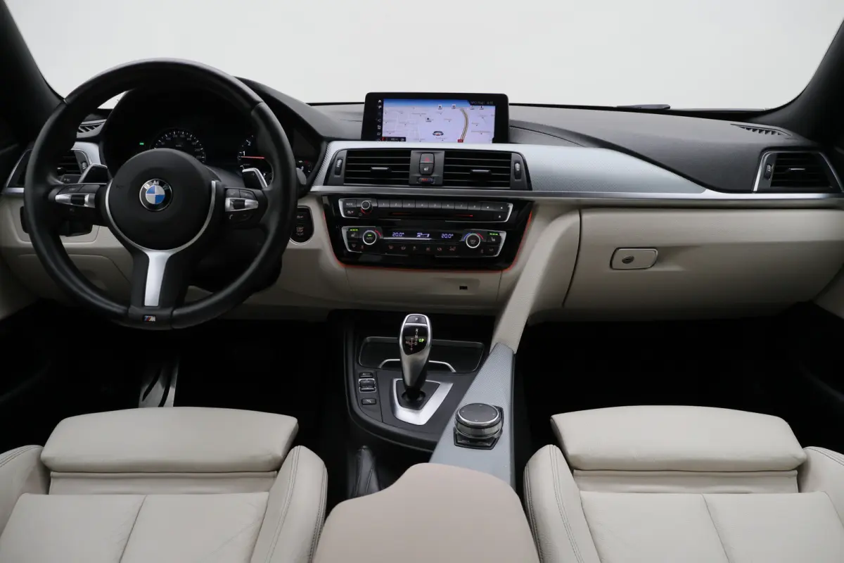 420i High Executive Leer, Panoramadak, Cruise, Verwarmd Stuurwiel, Bluetooth, Navigatie, LED, PDC, 19''
