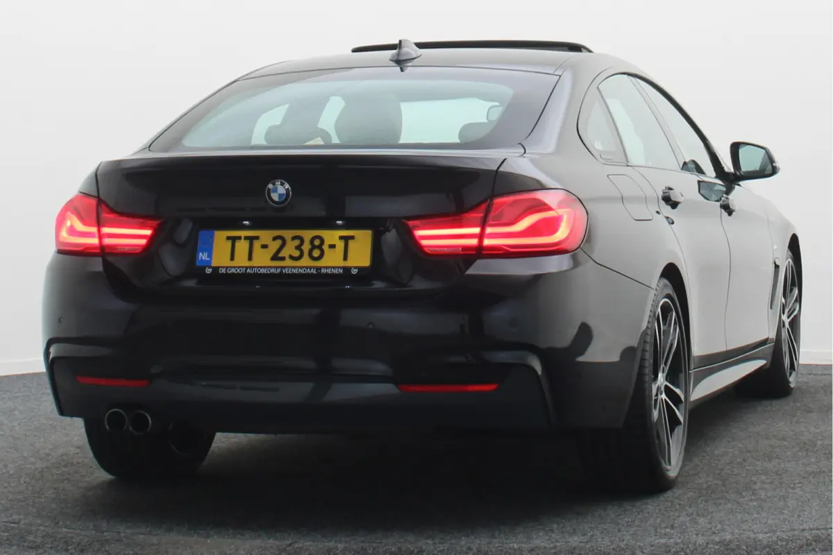 420i High Executive Leer, Panoramadak, Cruise, Verwarmd Stuurwiel, Bluetooth, Navigatie, LED, PDC, 19''