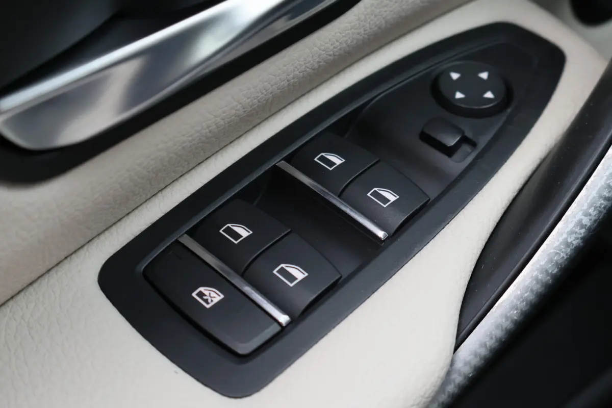 420i High Executive Leer, Panoramadak, Cruise, Verwarmd Stuurwiel, Bluetooth, Navigatie, LED, PDC, 19''