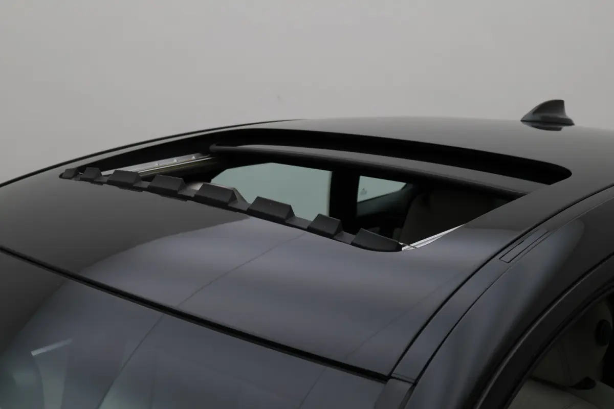 420i High Executive Leer, Panoramadak, Cruise, Verwarmd Stuurwiel, Bluetooth, Navigatie, LED, PDC, 19''