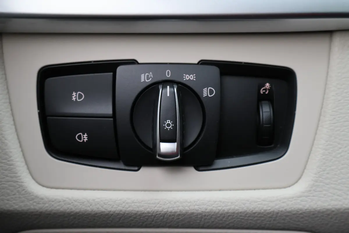 420i High Executive Leer, Panoramadak, Cruise, Verwarmd Stuurwiel, Bluetooth, Navigatie, LED, PDC, 19''