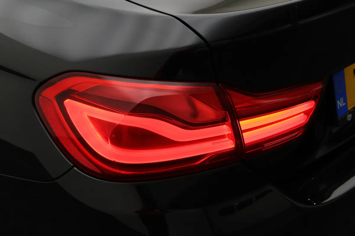 420i High Executive Leer, Panoramadak, Cruise, Verwarmd Stuurwiel, Bluetooth, Navigatie, LED, PDC, 19''