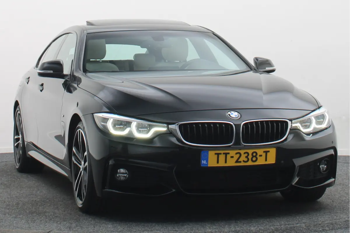 420i High Executive Leer, Panoramadak, Cruise, Verwarmd Stuurwiel, Bluetooth, Navigatie, LED, PDC, 19''
