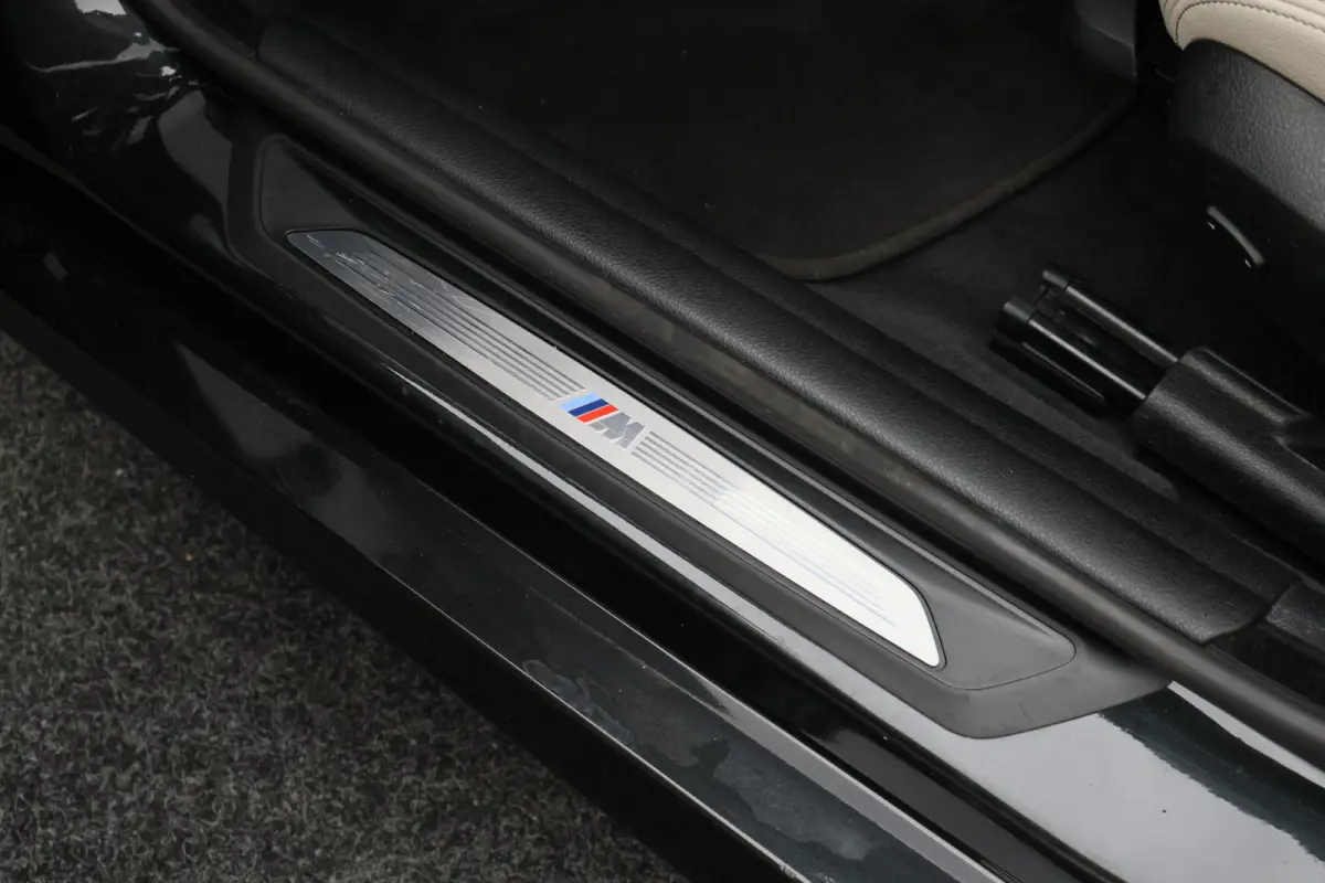 420i High Executive Leer, Panoramadak, Cruise, Verwarmd Stuurwiel, Bluetooth, Navigatie, LED, PDC, 19''