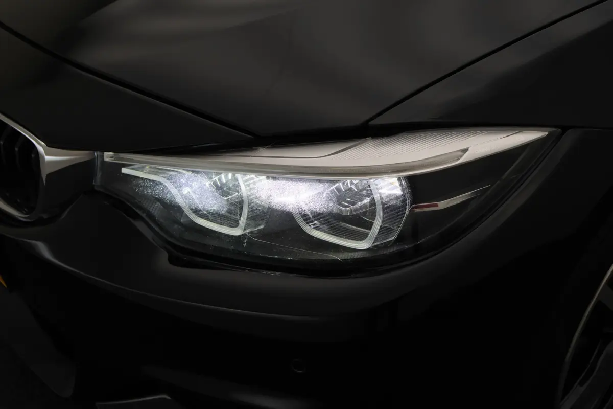 420i High Executive Leer, Panoramadak, Cruise, Verwarmd Stuurwiel, Bluetooth, Navigatie, LED, PDC, 19''