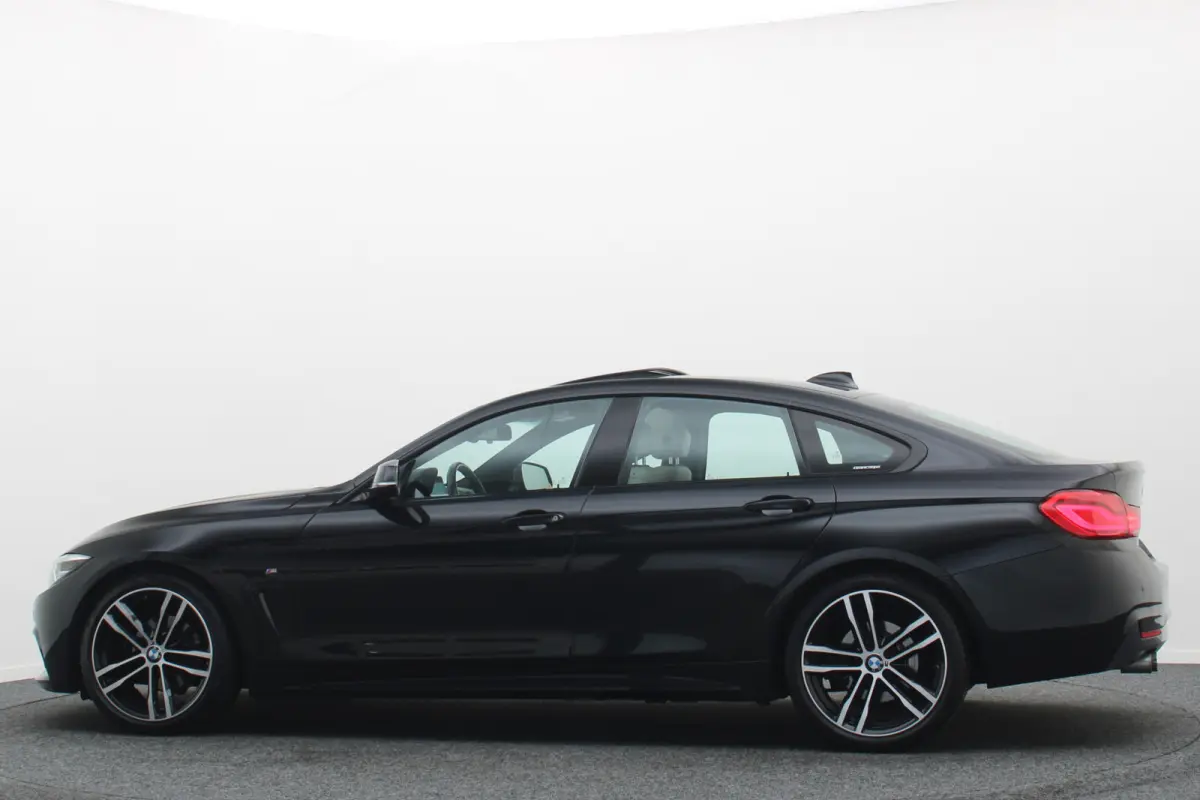 420i High Executive Leer, Panoramadak, Cruise, Verwarmd Stuurwiel, Bluetooth, Navigatie, LED, PDC, 19''