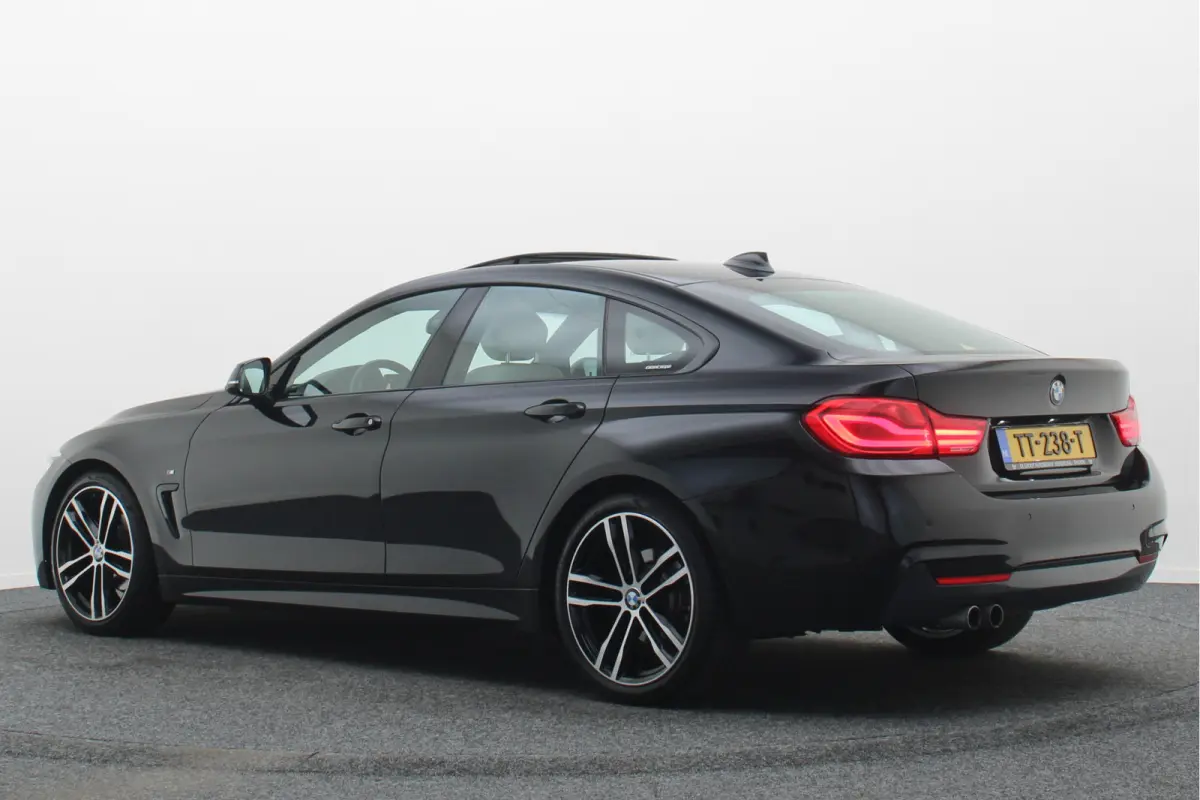 420i High Executive Leer, Panoramadak, Cruise, Verwarmd Stuurwiel, Bluetooth, Navigatie, LED, PDC, 19''