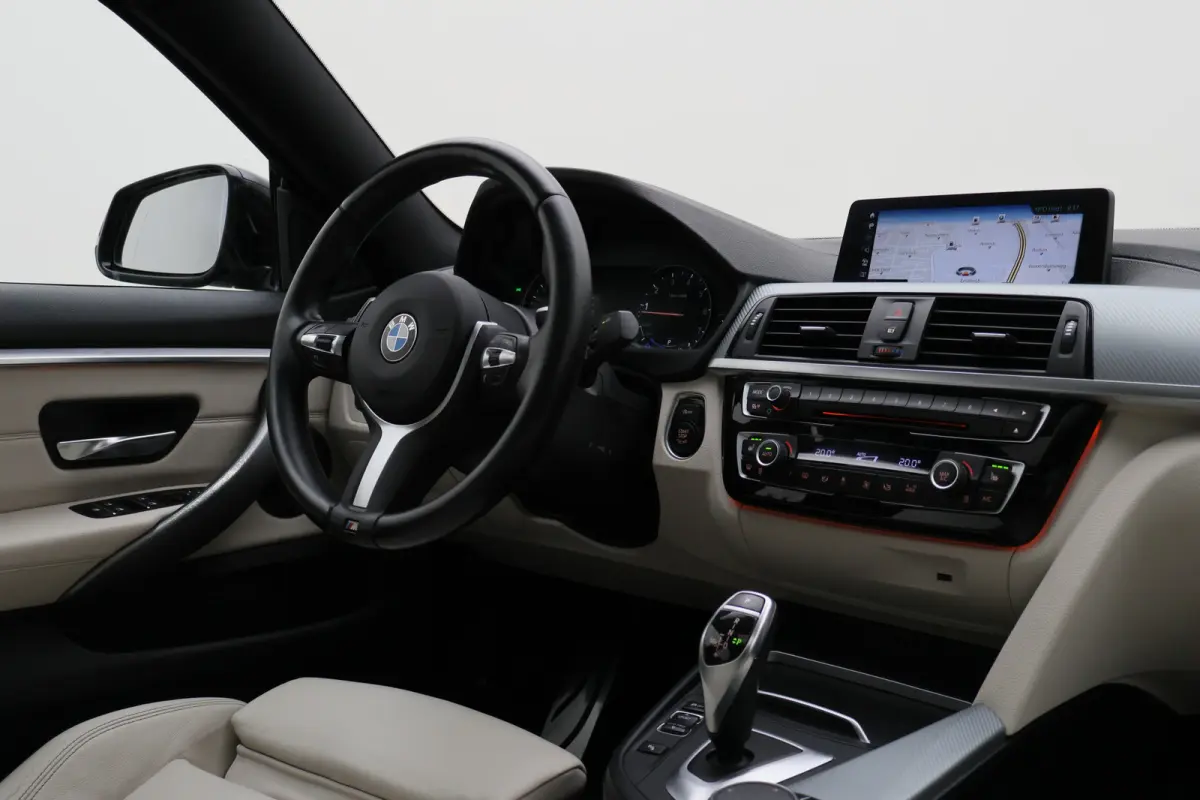 420i High Executive Leer, Panoramadak, Cruise, Verwarmd Stuurwiel, Bluetooth, Navigatie, LED, PDC, 19''