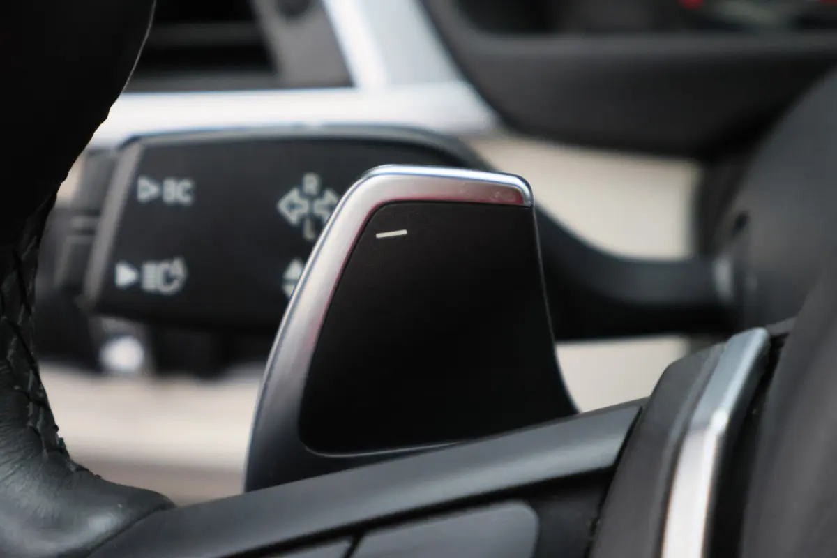 420i High Executive Leer, Panoramadak, Cruise, Verwarmd Stuurwiel, Bluetooth, Navigatie, LED, PDC, 19''