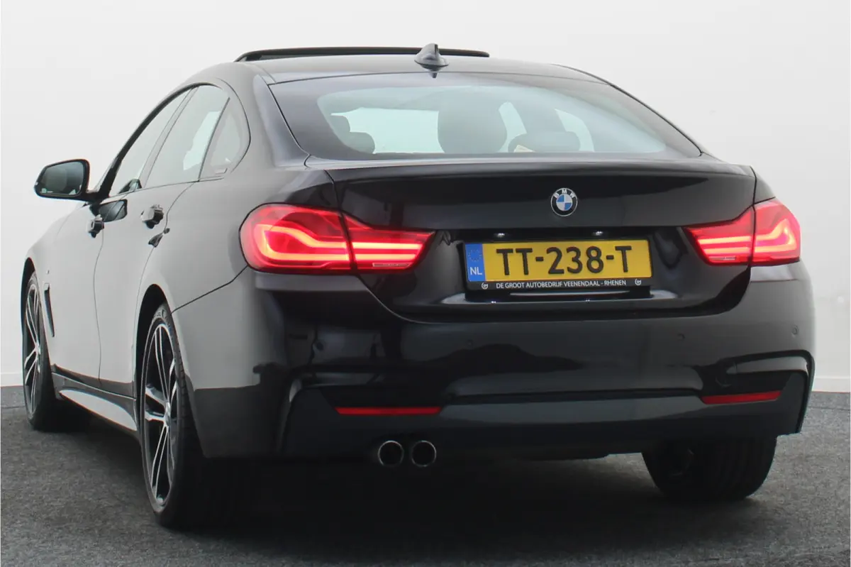 420i High Executive Leer, Panoramadak, Cruise, Verwarmd Stuurwiel, Bluetooth, Navigatie, LED, PDC, 19''