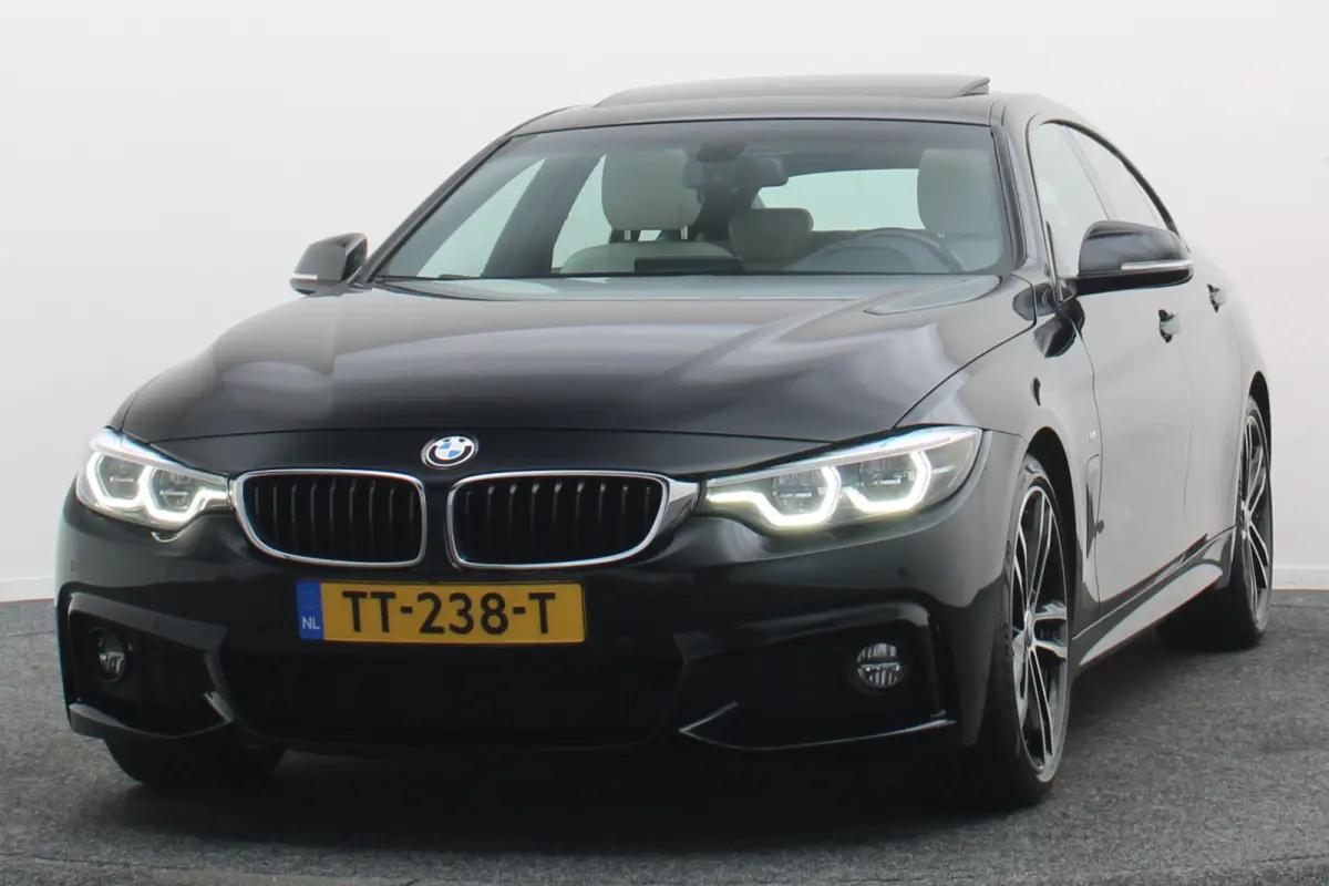 420i High Executive Leer, Panoramadak, Cruise, Verwarmd Stuurwiel, Bluetooth, Navigatie, LED, PDC, 19''