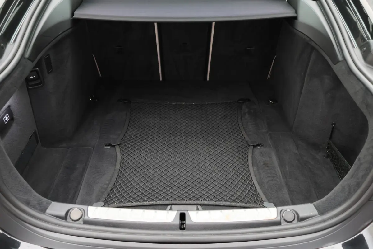 420i High Executive Leer, Panoramadak, Cruise, Verwarmd Stuurwiel, Bluetooth, Navigatie, LED, PDC, 19''