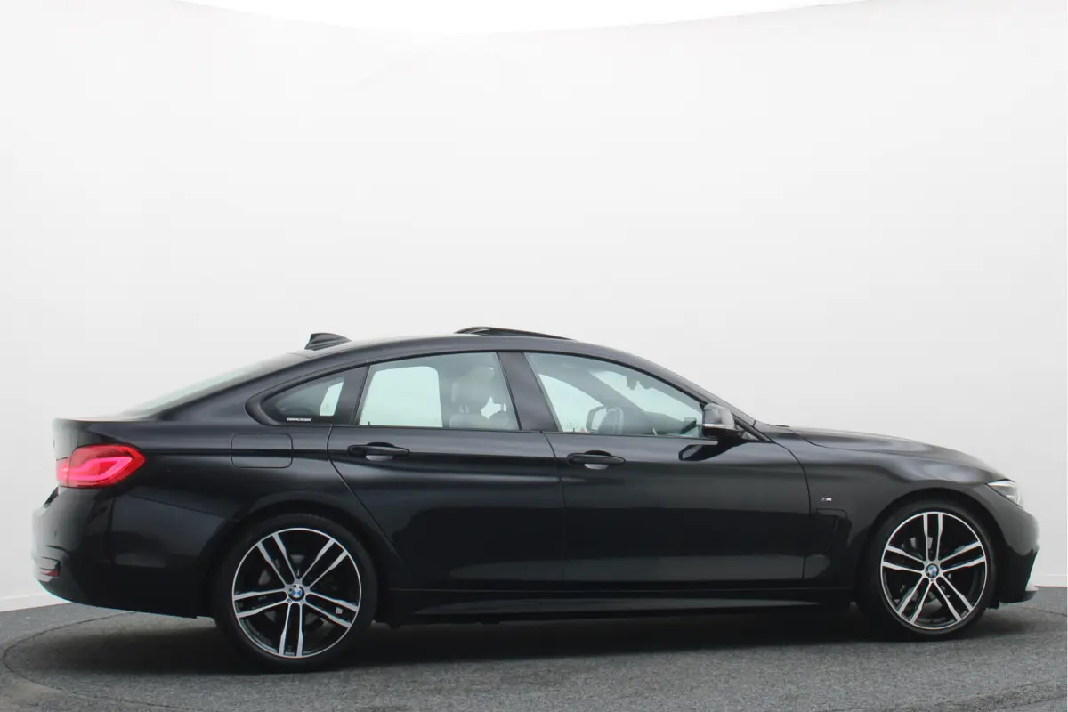 420i High Executive Leer, Panoramadak, Cruise, Verwarmd Stuurwiel, Bluetooth, Navigatie, LED, PDC, 19''