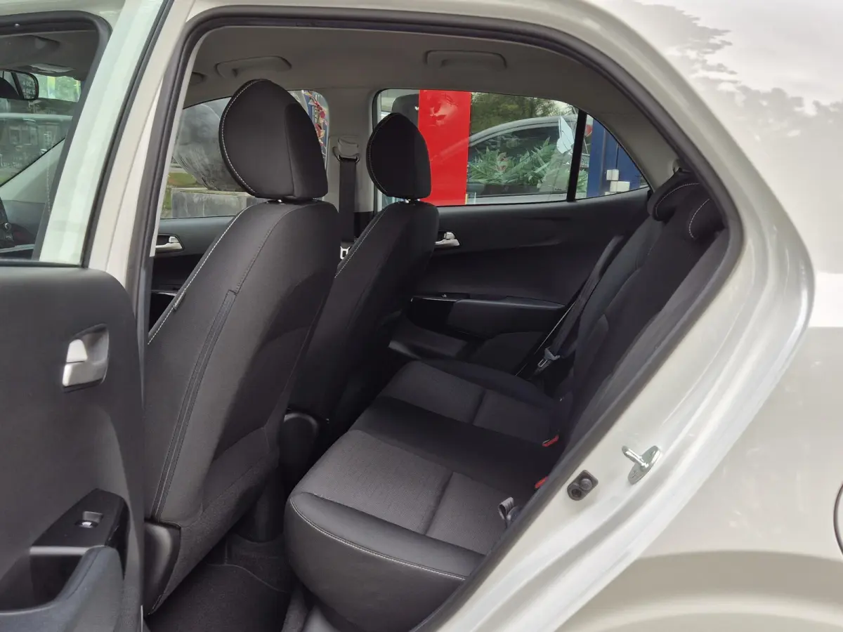 1.0 DPi DynamicLine AUTOMAAT | Navigatie via Apple Carplay | Airco | Licht metalen velgen | Cruise Control