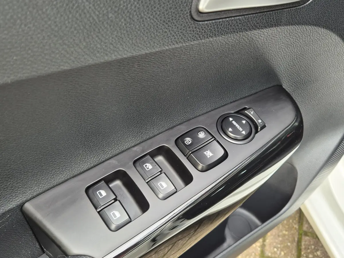 1.0 DPi DynamicLine AUTOMAAT | Navigatie via Apple Carplay | Airco | Licht metalen velgen | Cruise Control
