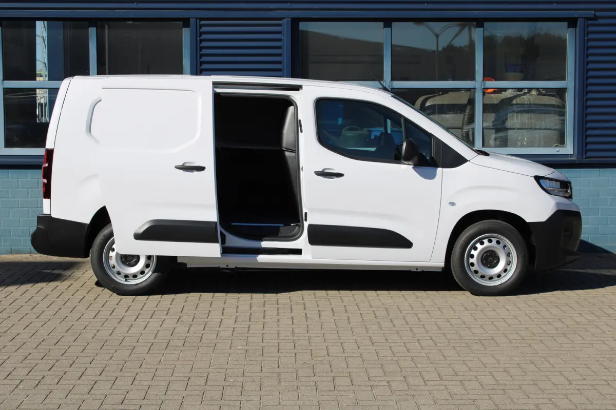 L2 1.5 100 PK 8 JAAR GARANTIE | 10"SCHERM + DRAADLOOS CARPLAY | BETIMMERING LAADRUIMTE