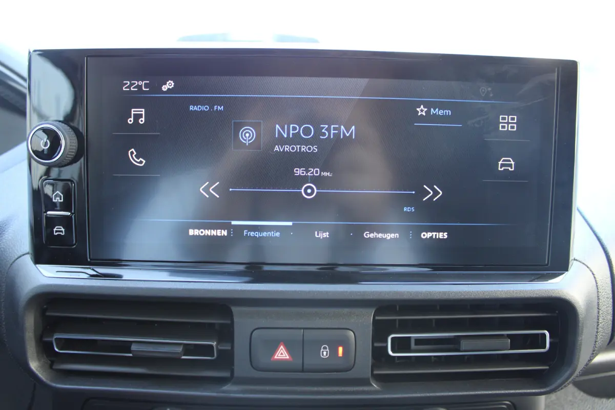 L2 1.5 100 PK 8 JAAR GARANTIE | 10"SCHERM + DRAADLOOS CARPLAY | BETIMMERING LAADRUIMTE