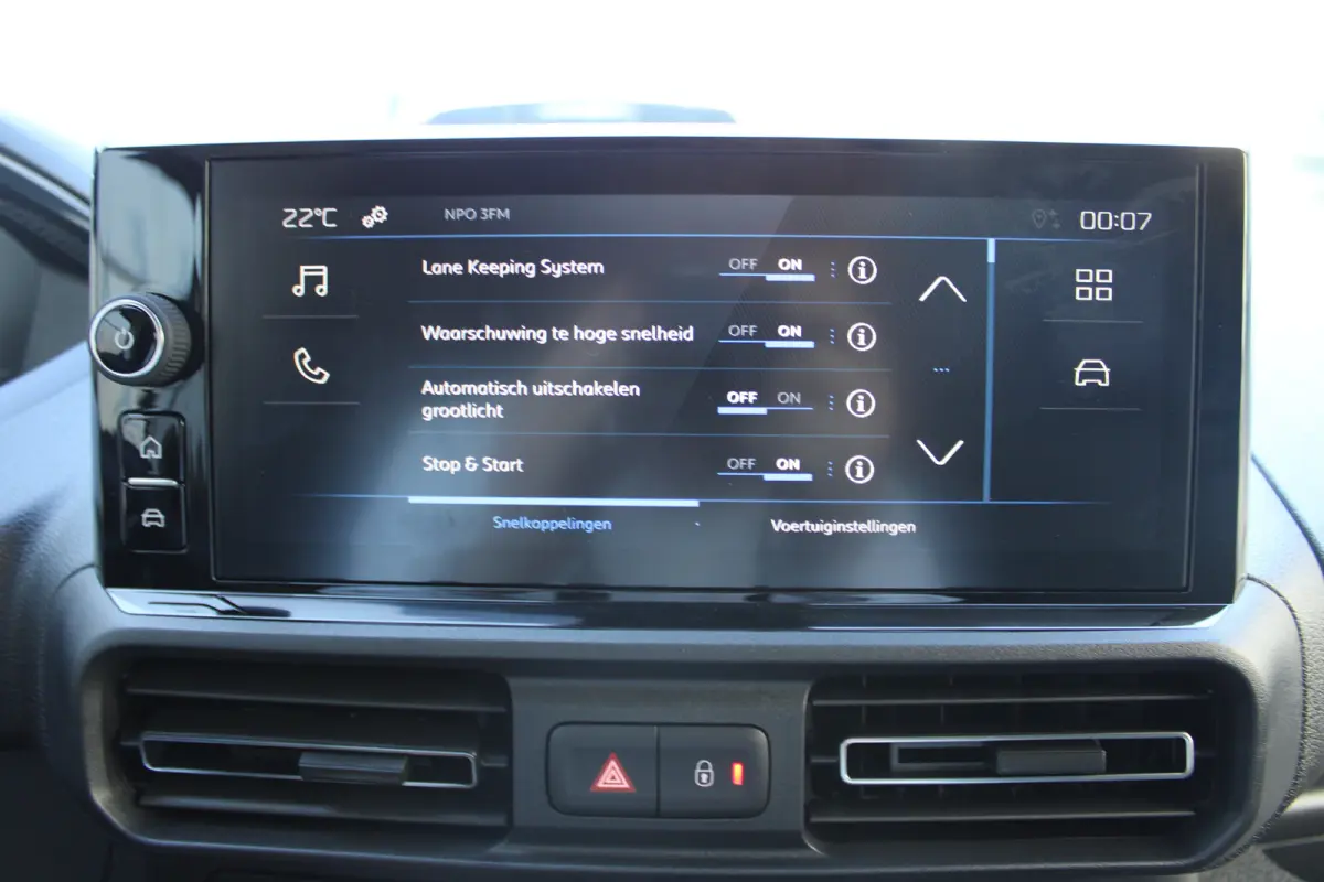 L2 1.5 100 PK 8 JAAR GARANTIE | 10"SCHERM + DRAADLOOS CARPLAY | BETIMMERING LAADRUIMTE