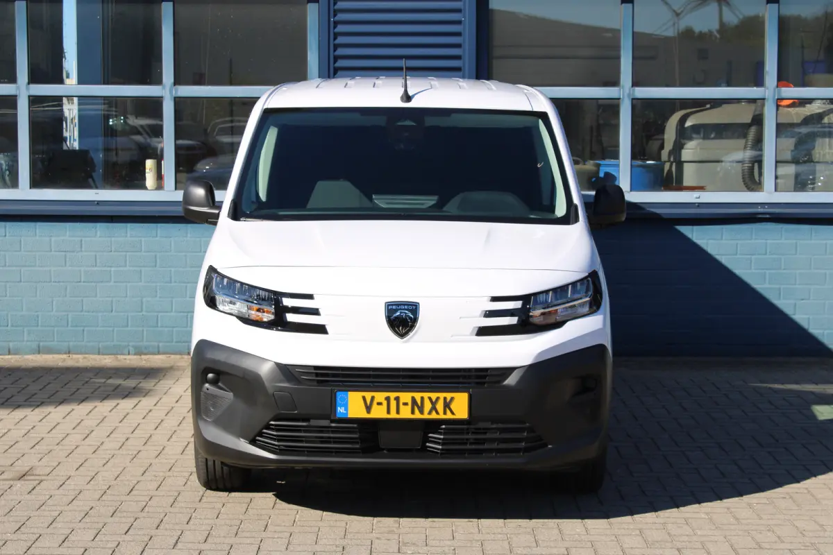 L2 1.5 100 PK 8 JAAR GARANTIE | 10"SCHERM + DRAADLOOS CARPLAY | BETIMMERING LAADRUIMTE