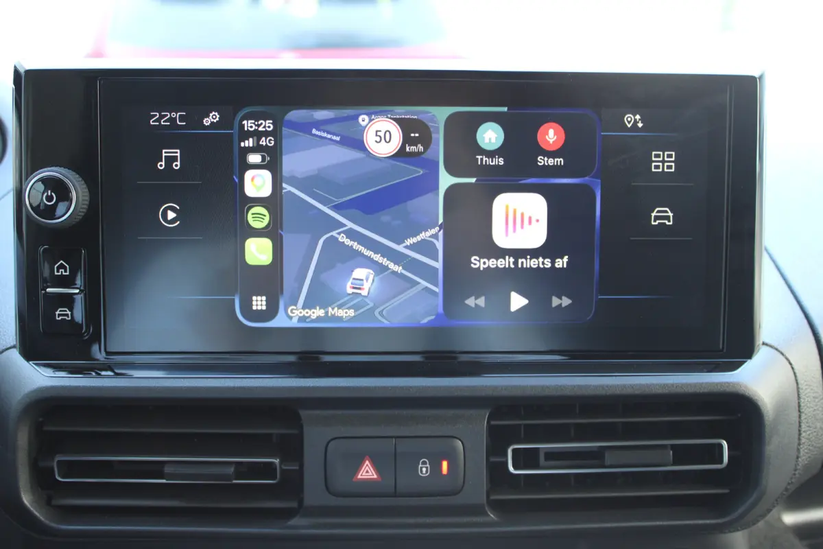 L2 1.5 100 PK 8 JAAR GARANTIE | 10"SCHERM + DRAADLOOS CARPLAY | BETIMMERING LAADRUIMTE