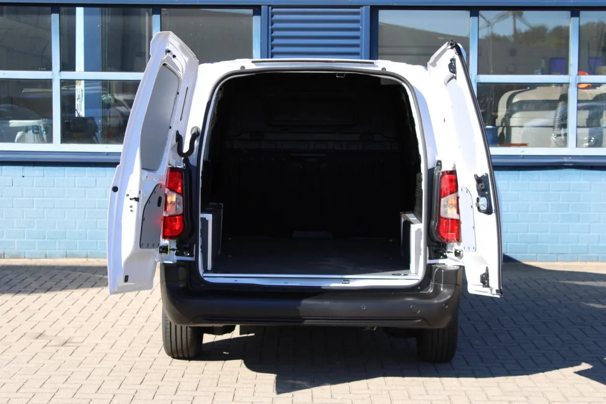 L2 1.5 100 PK 8 JAAR GARANTIE | 10"SCHERM + DRAADLOOS CARPLAY | BETIMMERING LAADRUIMTE