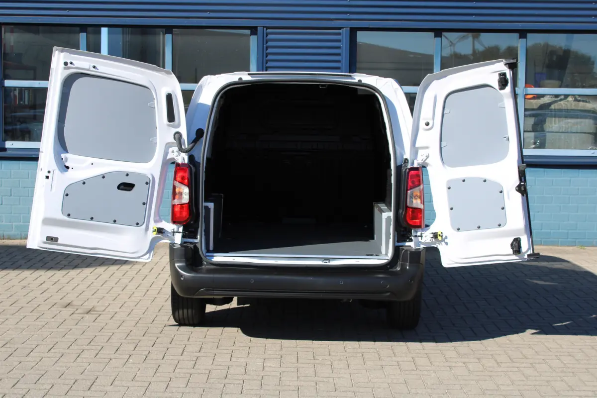 L2 1.5 100 PK 8 JAAR GARANTIE | 10"SCHERM + DRAADLOOS CARPLAY | BETIMMERING LAADRUIMTE