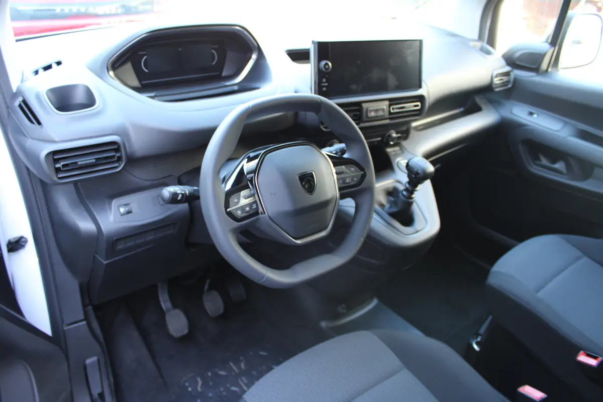 L2 1.5 100 PK 8 JAAR GARANTIE | 10"SCHERM + DRAADLOOS CARPLAY | BETIMMERING LAADRUIMTE