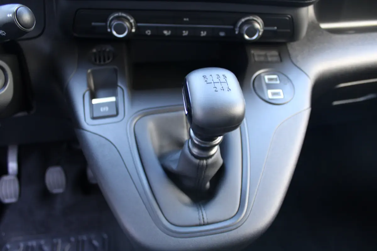 L2 1.5 100 PK 8 JAAR GARANTIE | 10"SCHERM + DRAADLOOS CARPLAY | BETIMMERING LAADRUIMTE