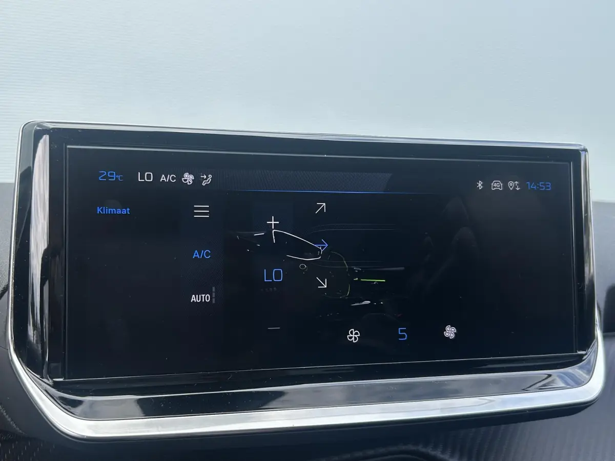 1.2 Hybrid 110 e-DCS6 Allure | 360 Camera | Cruise Control | Apple Carplay/Android Auto