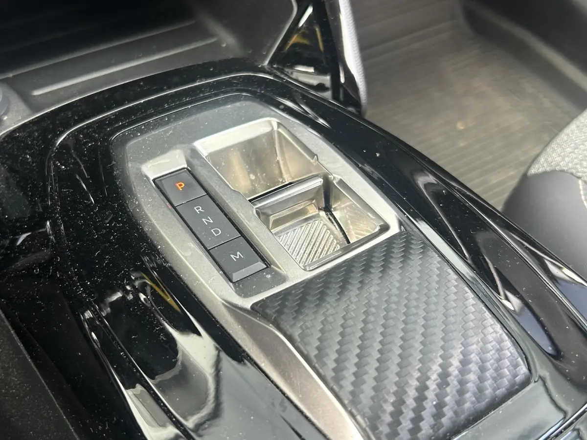 1.2 Hybrid 110 e-DCS6 Allure | 360 Camera | Cruise Control | Apple Carplay/Android Auto