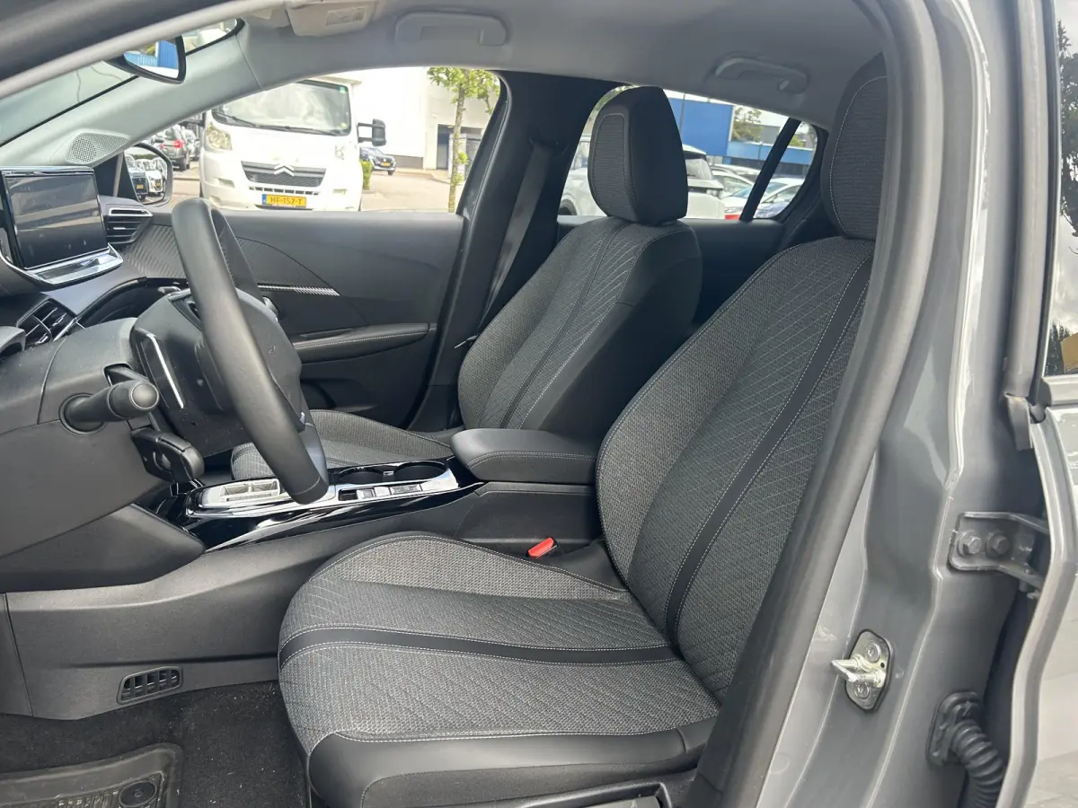 1.2 Hybrid 110 e-DCS6 Allure | 360 Camera | Cruise Control | Apple Carplay/Android Auto
