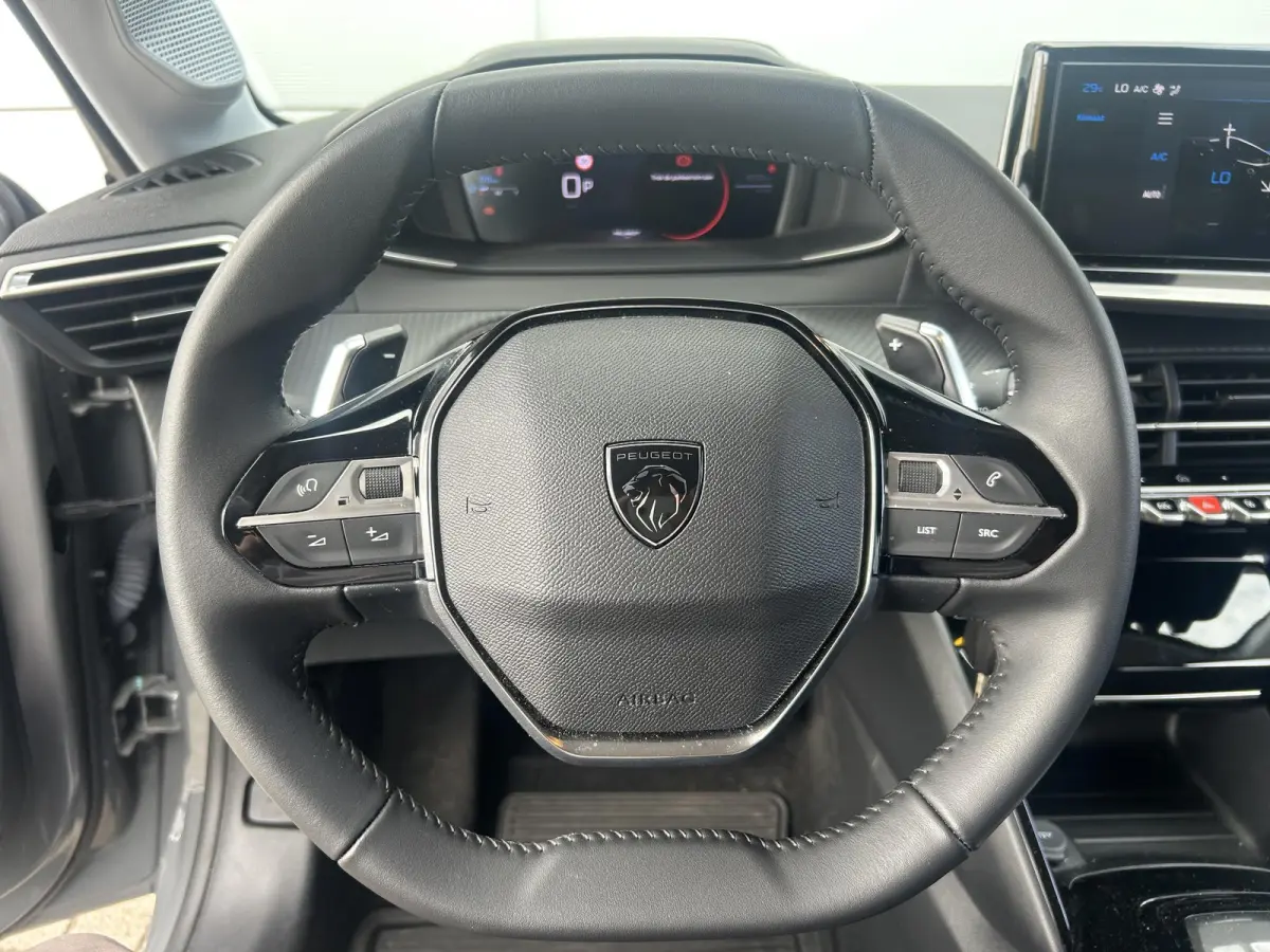 1.2 Hybrid 110 e-DCS6 Allure | 360 Camera | Cruise Control | Apple Carplay/Android Auto
