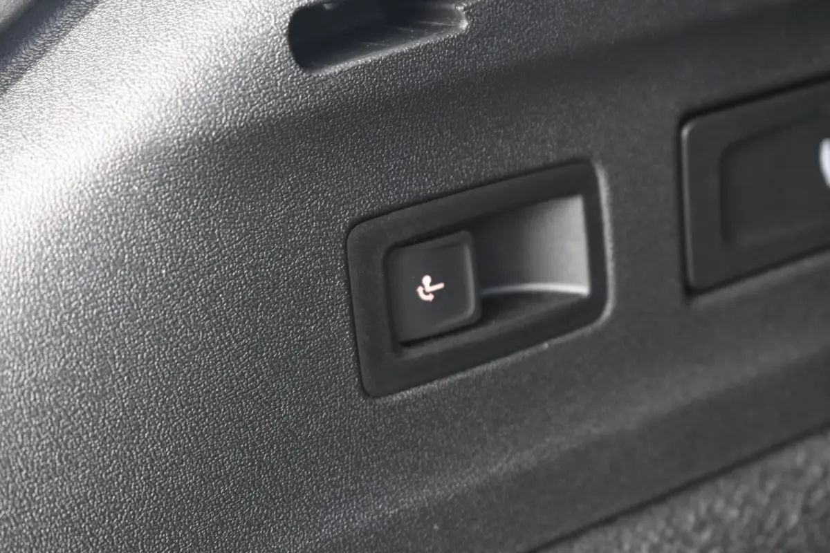 Limited Edition | 77KWH | 286 PK | TREKHAAK | CAMERA | STOEL + STUUR VERW. | APP.CONNECT | 2-ZONE CLIMA | ADAPT.CRUISE | FULL.LED | DAB + |