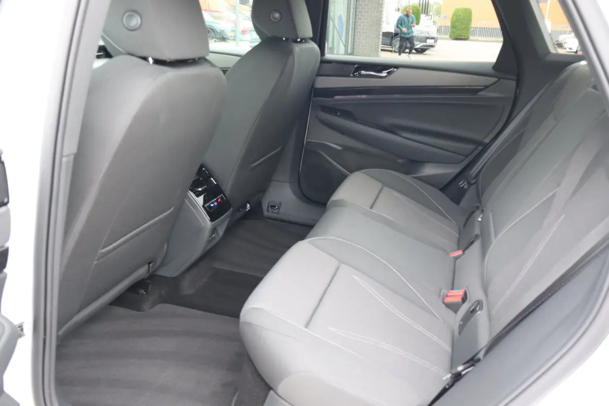 Limited Edition | 77KWH | 286 PK | TREKHAAK | CAMERA | STOEL + STUUR VERW. | APP.CONNECT | 2-ZONE CLIMA | ADAPT.CRUISE | FULL.LED | DAB + |