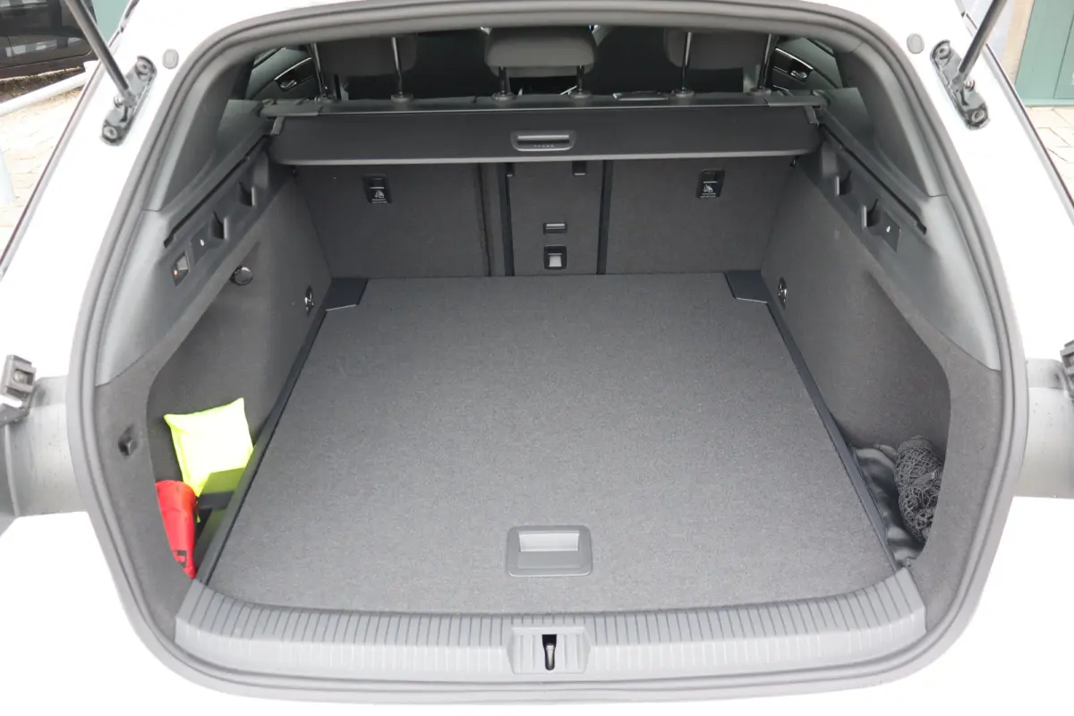 Limited Edition | 77KWH | 286 PK | TREKHAAK | CAMERA | STOEL + STUUR VERW. | APP.CONNECT | 2-ZONE CLIMA | ADAPT.CRUISE | FULL.LED | DAB + |