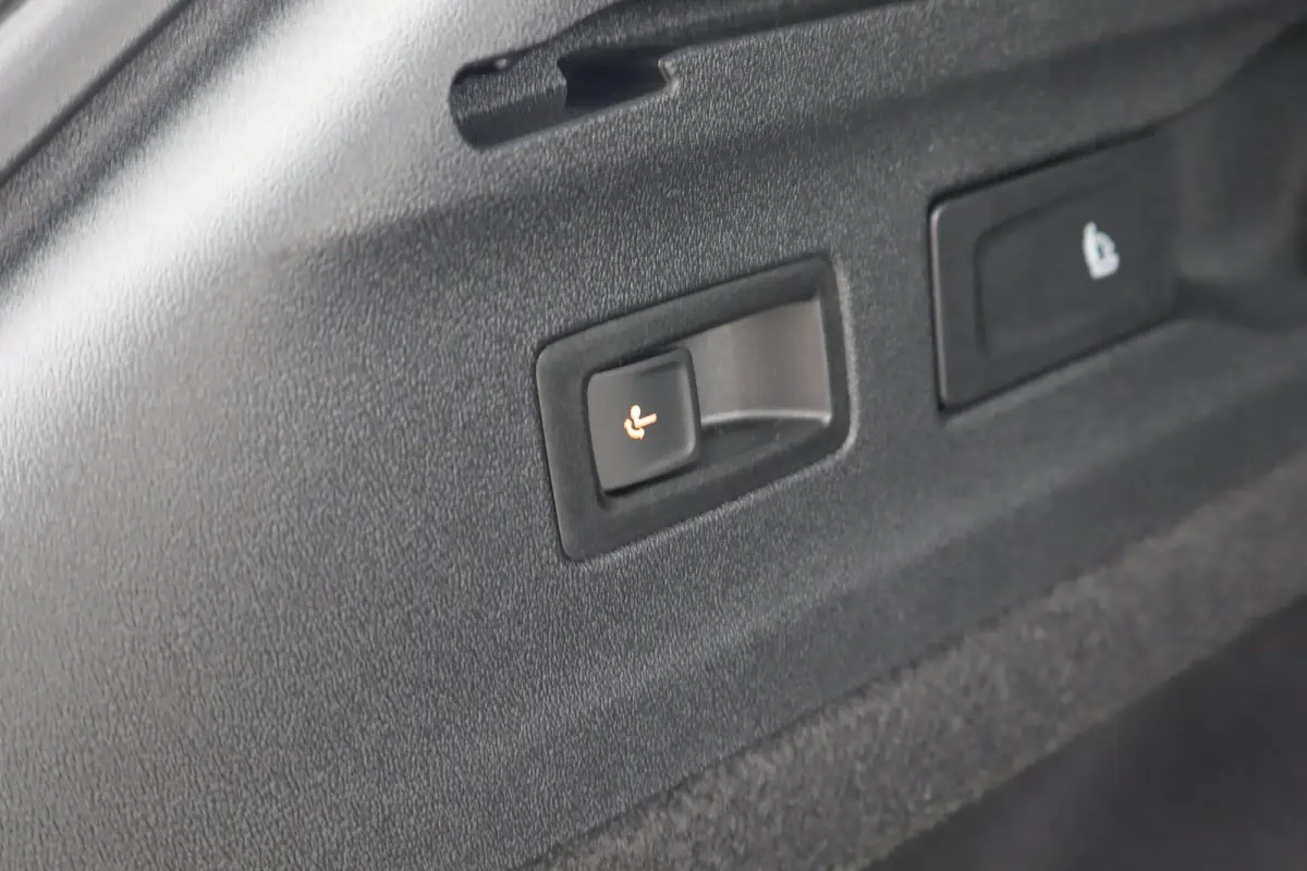 Limited Edition | 77KWH | 286 PK | TREKHAAK | CAMERA | STOEL + STUUR VERW. | APP.CONNECT | 2-ZONE CLIMA | ADAPT.CRUISE | FULL.LED | DAB + |