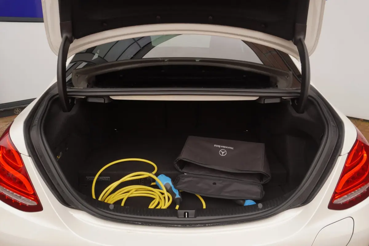 350 e Lease Edition / 19"LMV / Navi /leder/Led/Camera/ Zwarte lijsten / Sfeerverlichting / LED / = SUPER !!