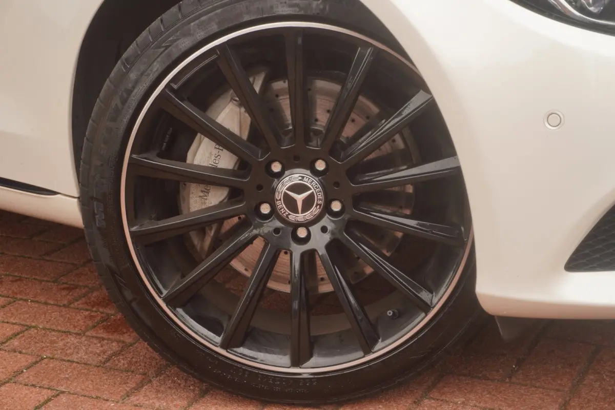 350 e Lease Edition / 19"LMV / Navi /leder/Led/Camera/ Zwarte lijsten / Sfeerverlichting / LED / = SUPER !!