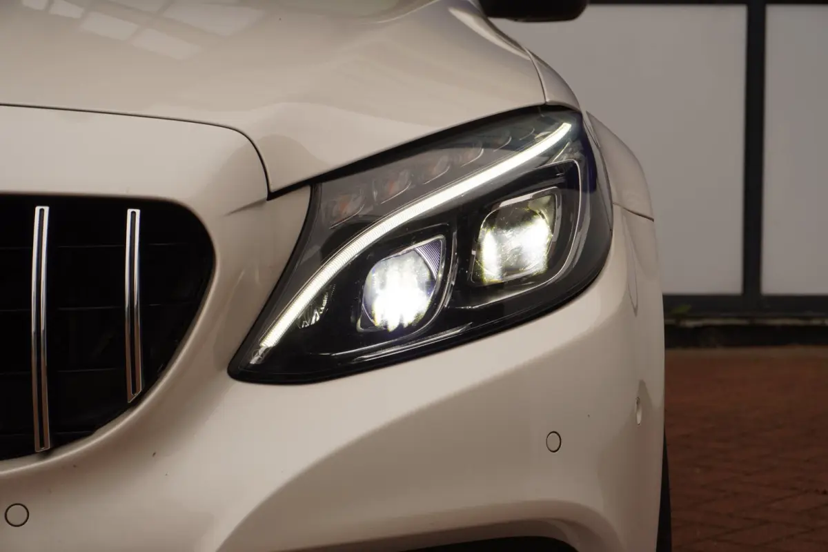 350 e Lease Edition / 19"LMV / Navi /leder/Led/Camera/ Zwarte lijsten / Sfeerverlichting / LED / = SUPER !!