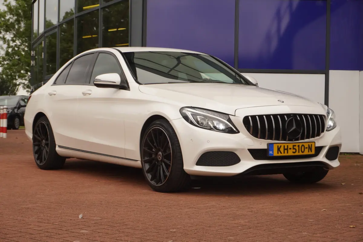 350 e Lease Edition / 19"LMV / Navi /leder/Led/Camera/ Zwarte lijsten / Sfeerverlichting / LED / = SUPER !!