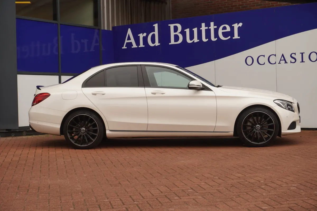 350 e Lease Edition / 19"LMV / Navi /leder/Led/Camera/ Zwarte lijsten / Sfeerverlichting / LED / = SUPER !!