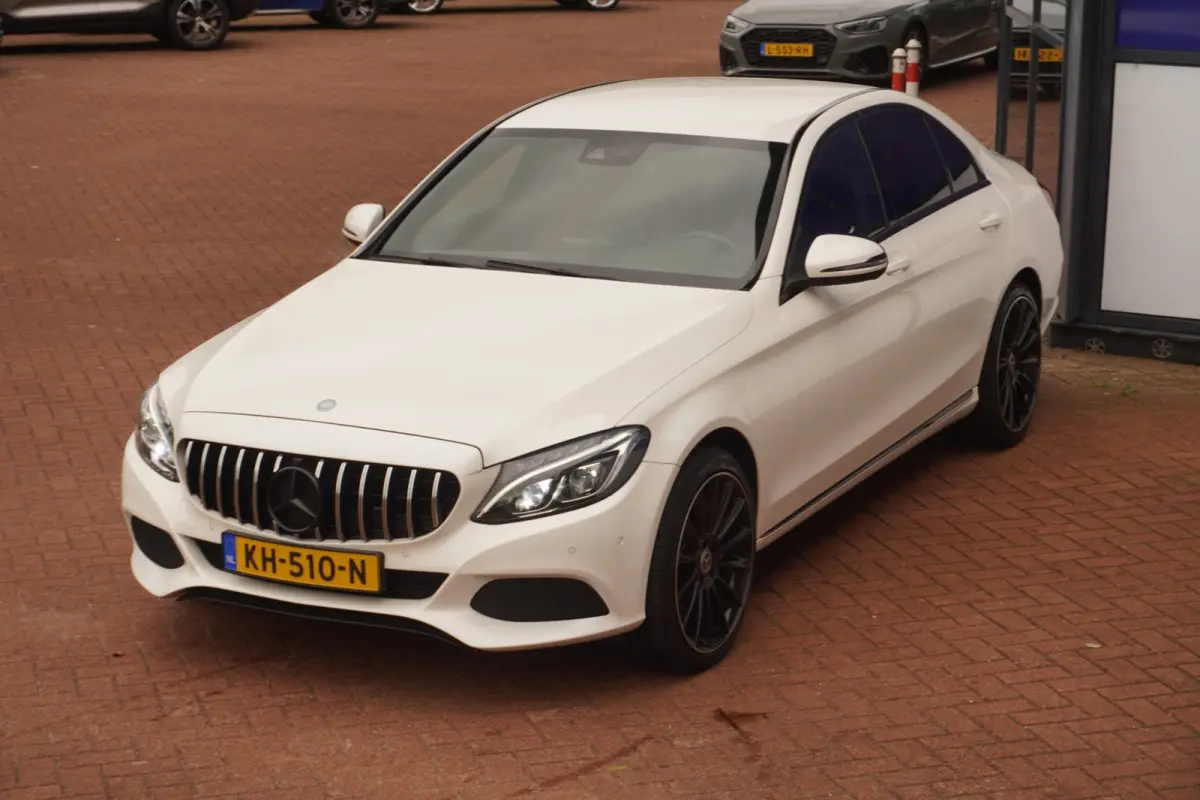 350 e Lease Edition / 19"LMV / Navi /leder/Led/Camera/ Zwarte lijsten / Sfeerverlichting / LED / = SUPER !!