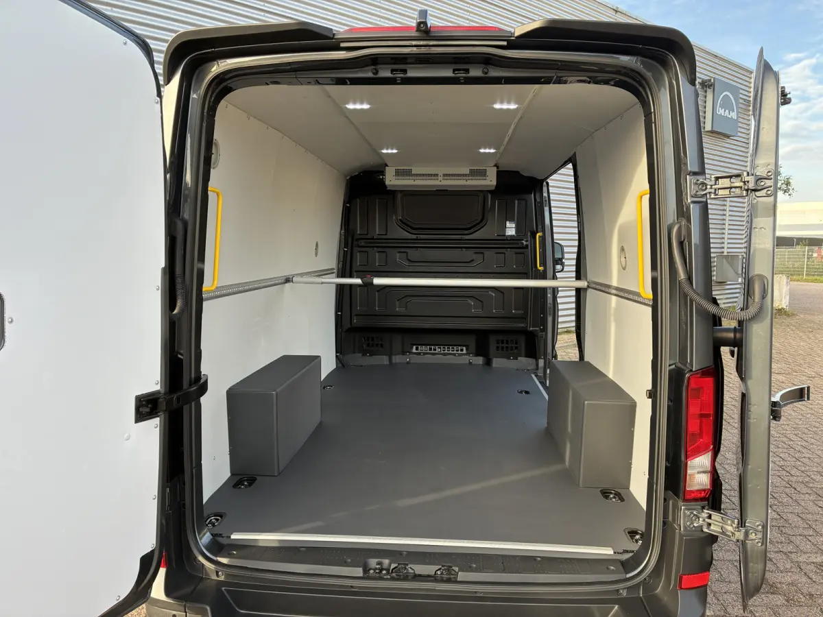 177PK L3H2 • Indium Grey • Black Styling Package • FULL OPTION