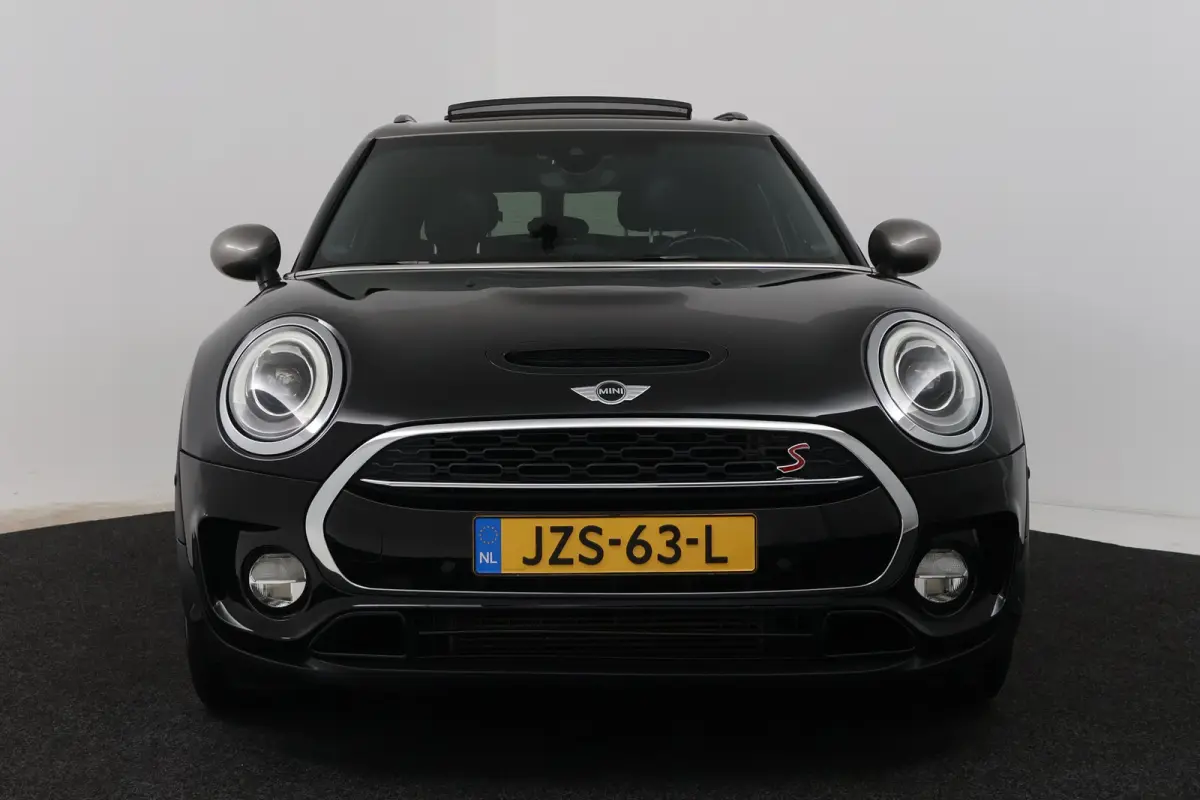 2.0 Cooper S Chili Serious Business (PANORAMADAK, HARMAN/KARDON, STOELVERWARMING, NAVIGATIE, CARPLAY, HEAD-UP DISPLAY)